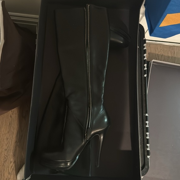 Gorgeous over the knee boots - Picture 4 of 6